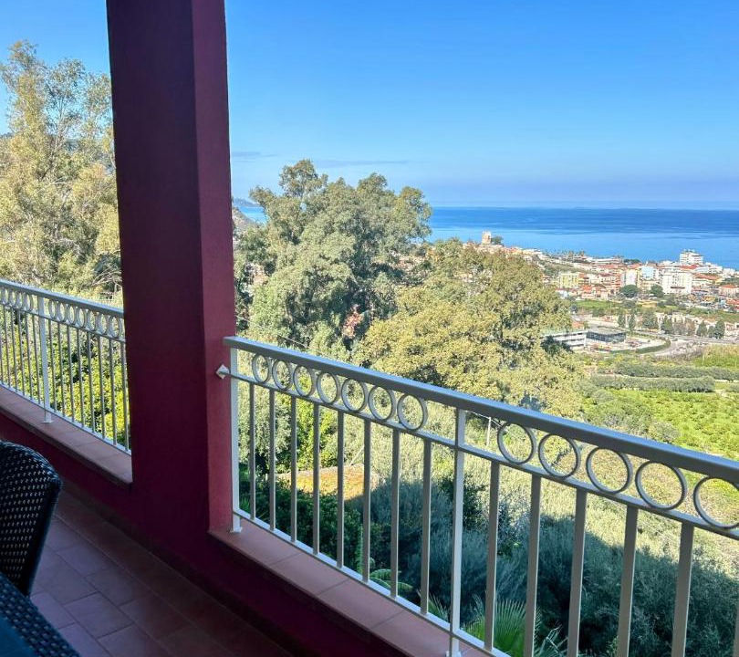 Photo of Patio Balcony in Brolo