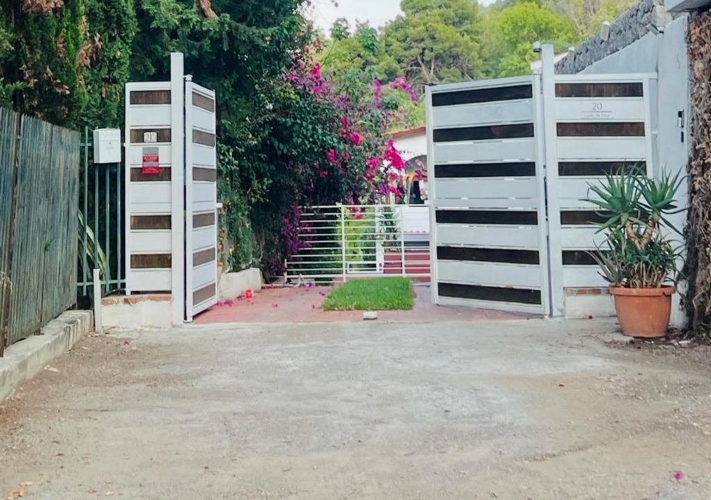 Photo of Others in Addaura