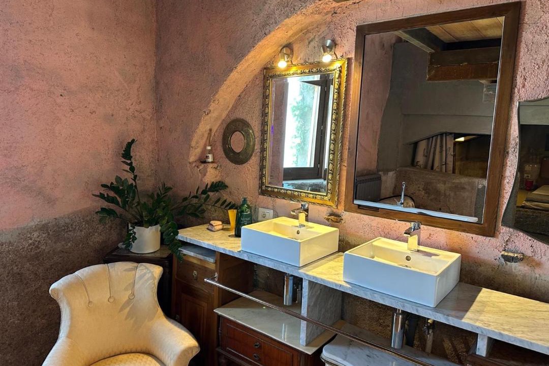 Photo of Bathroom in Milo