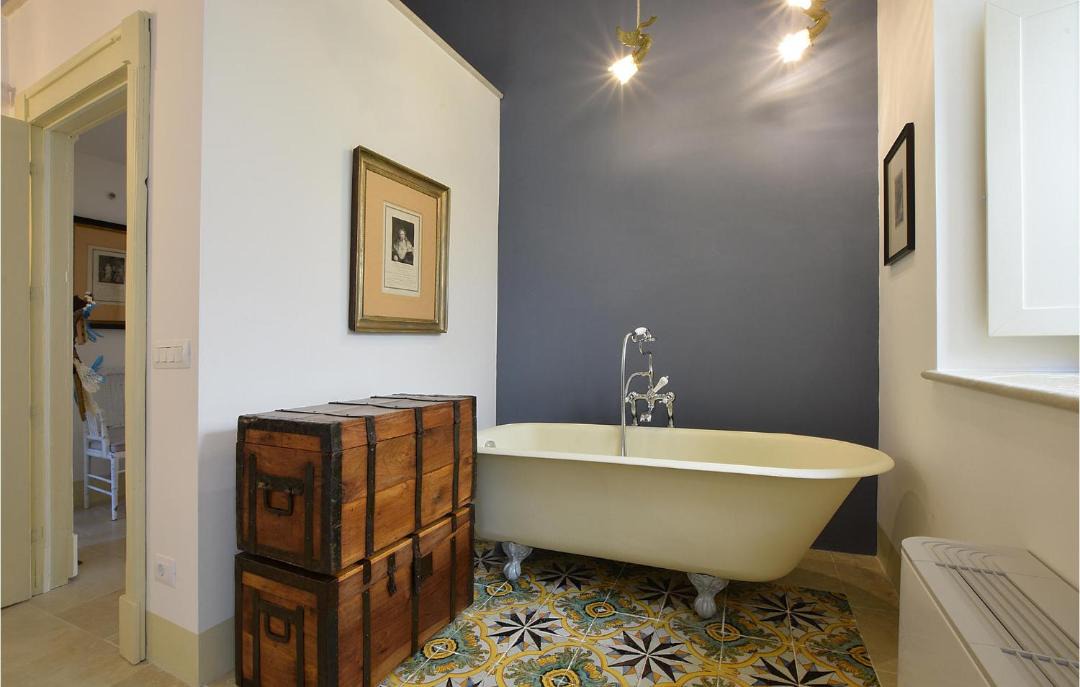 Photo of Bathroom in Palazzolo Acreide Historic Centre