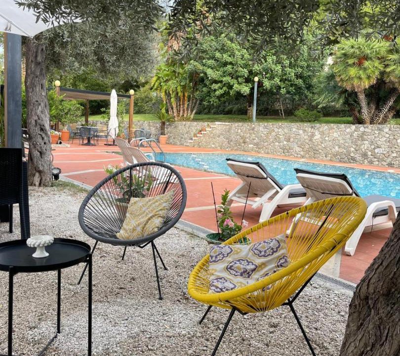 Photo of Others in Capri Leone