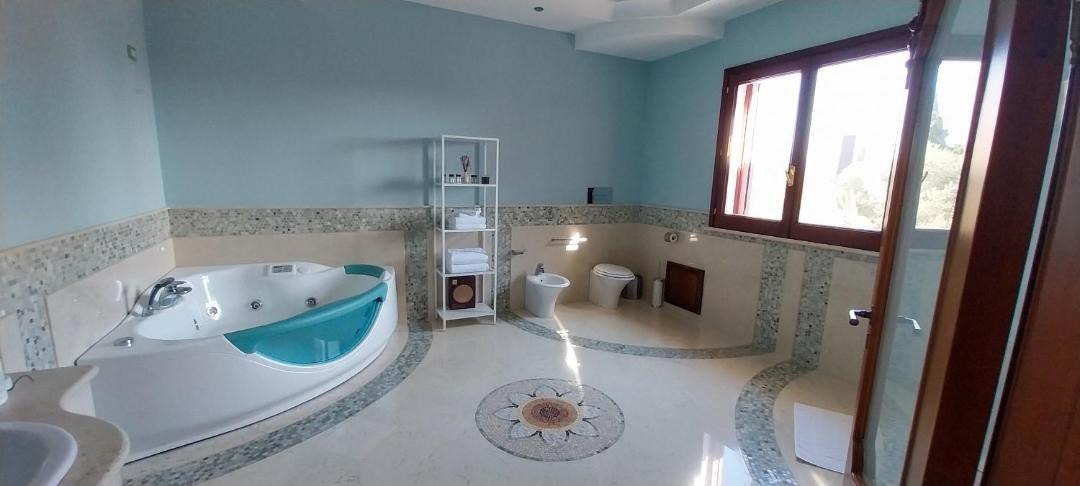Photo of Bathroom in Tiche