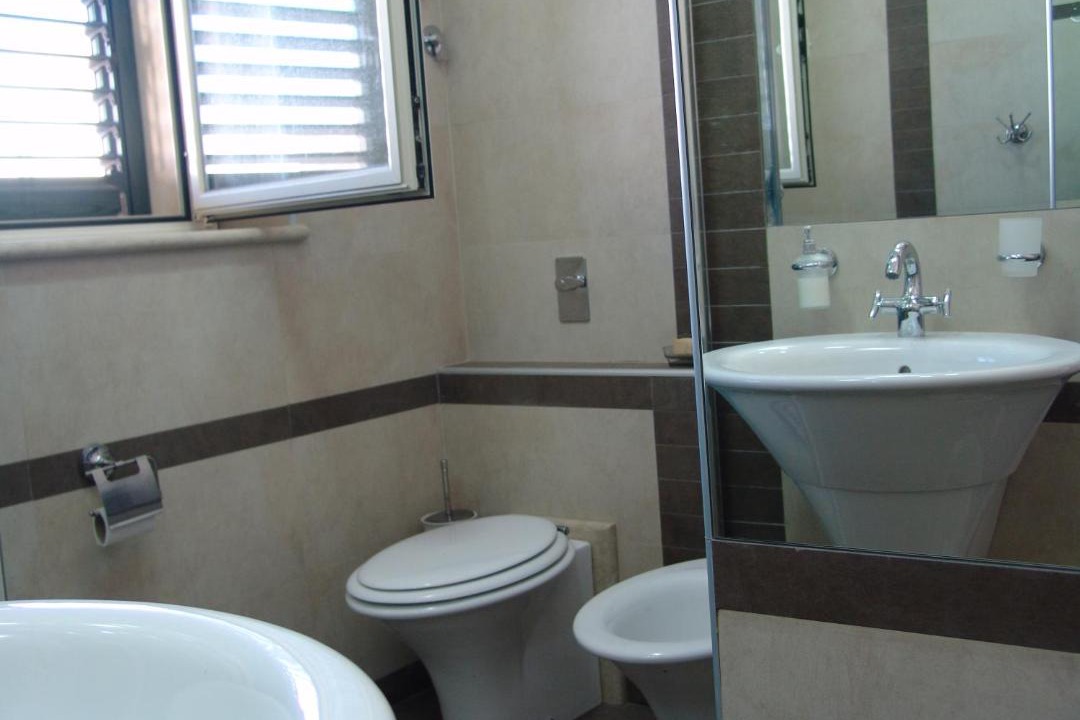 Photo of Bathroom in Noto Historic Centre