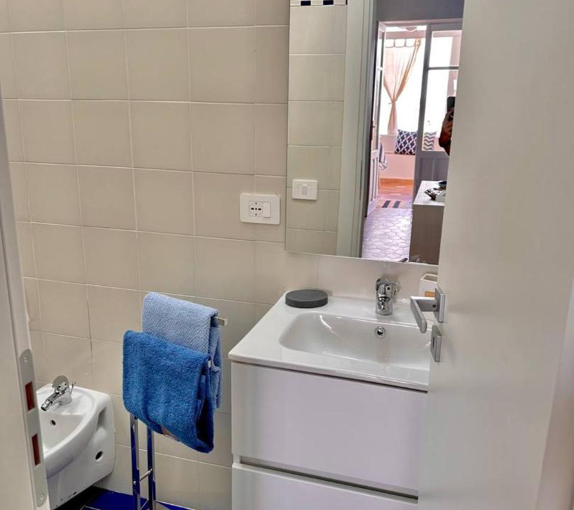 Photo of Bathroom in Vulcano Porto