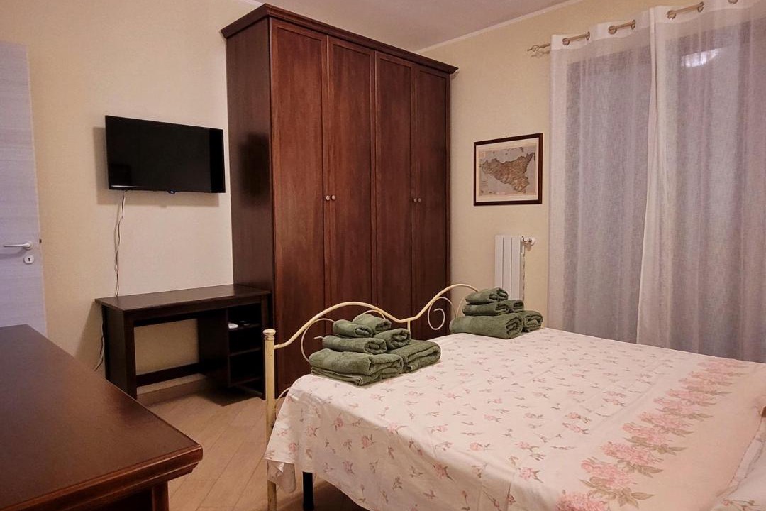 Photo of Bedroom in Rometta Marea