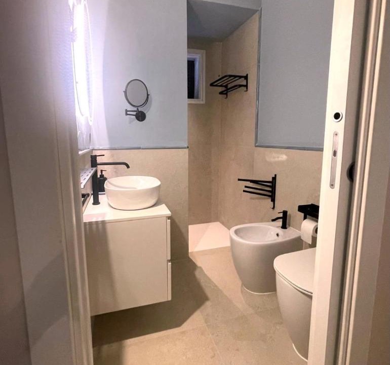 Photo of Bathroom in Vulcano Porto