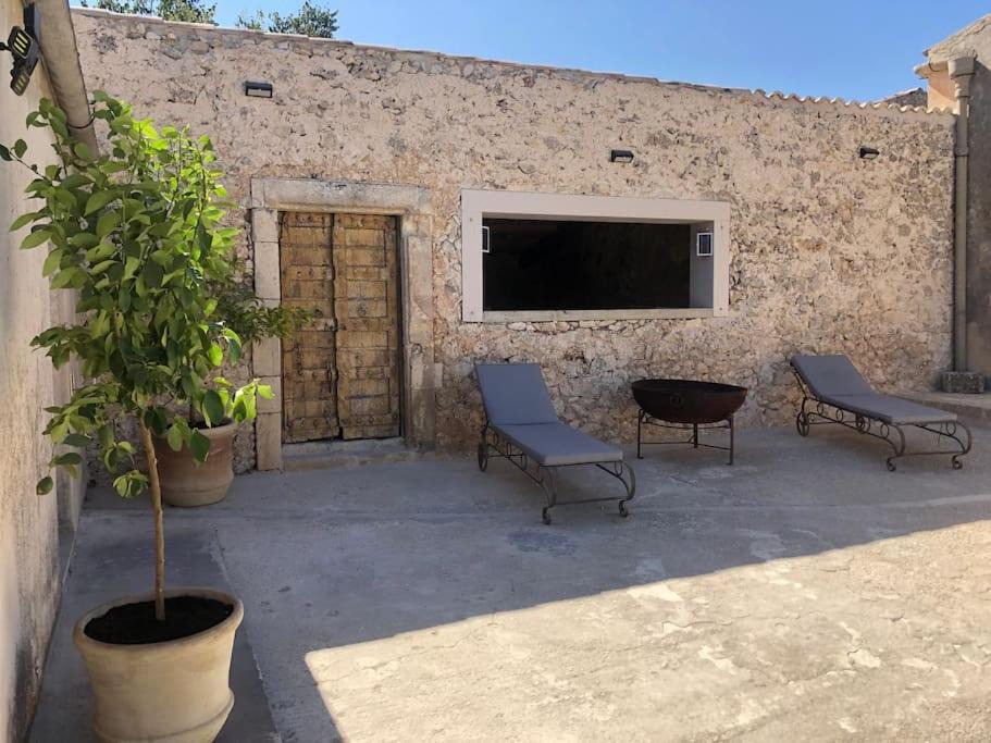 Photo of Others in Noto