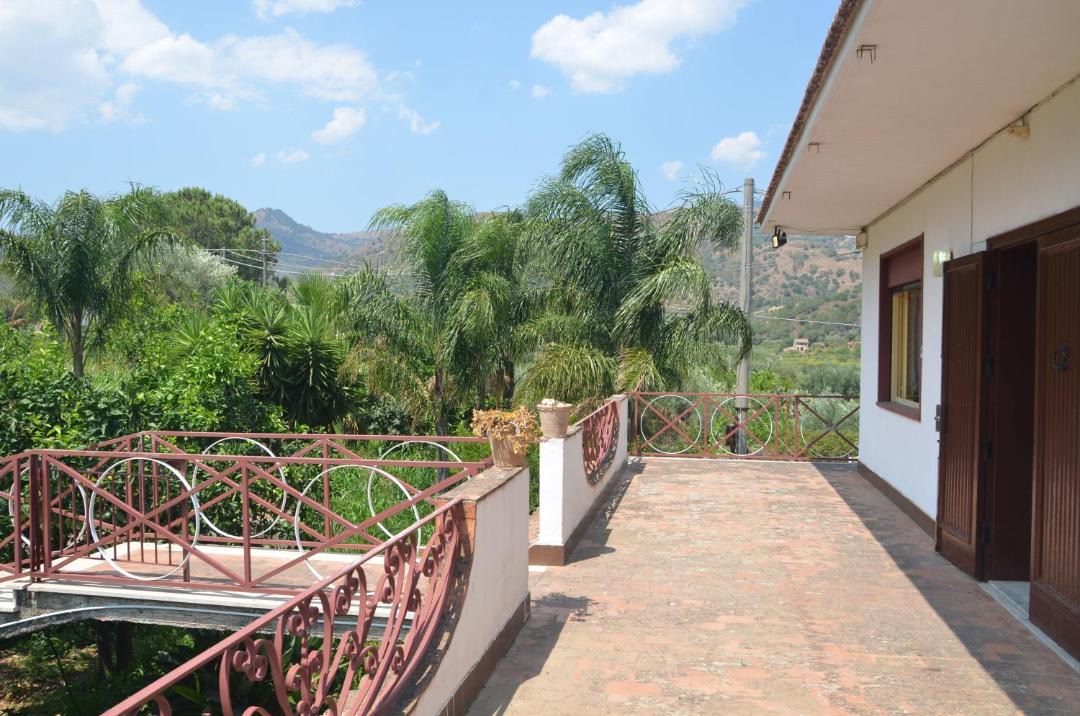 Photo of Patio Balcony in Mitogio