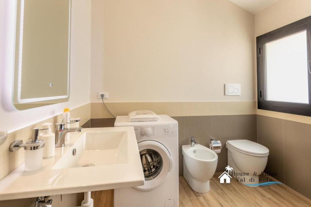 Photo of Bathroom in Avola