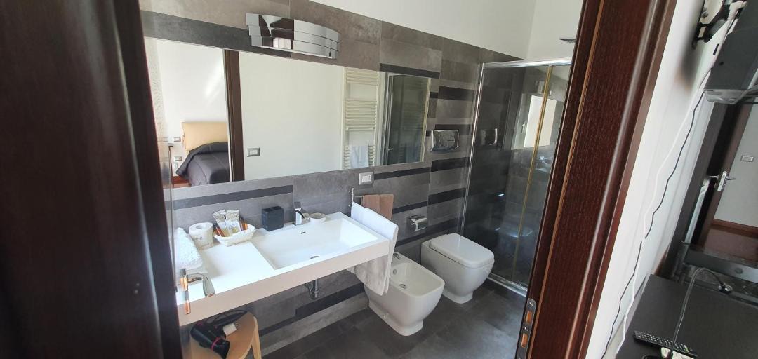Photo of Bathroom in Gela