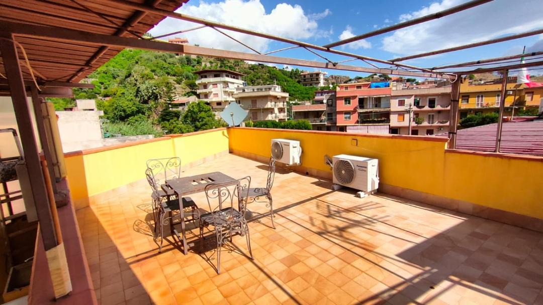 Photo of Patio Balcony in Mili San Pietro