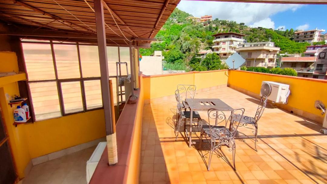 Photo of Patio Balcony in Mili San Pietro