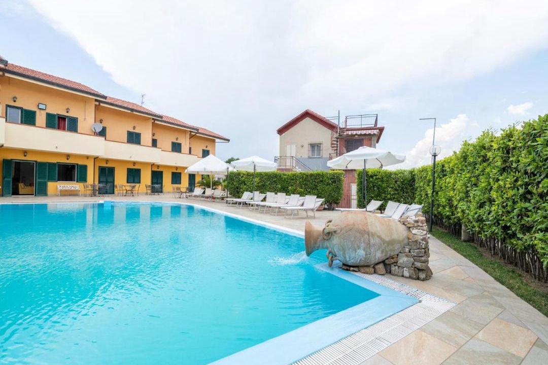 Photo of Others in Laura