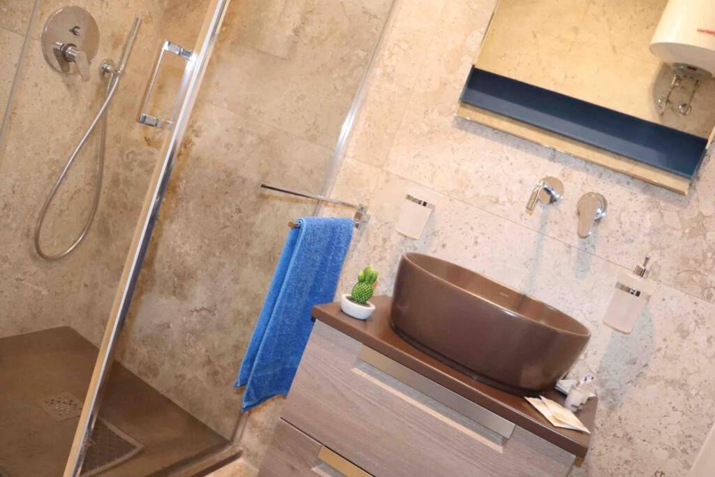 Photo of Bathroom in Palazzolo Acreide Historic Centre