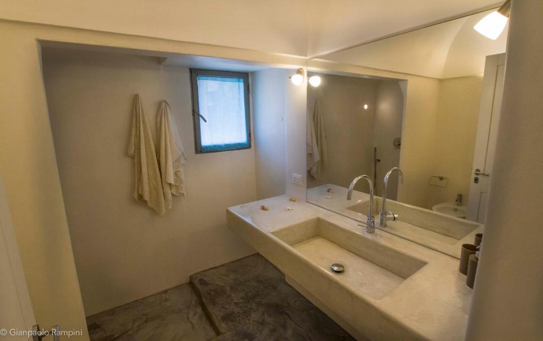 Photo of Bathroom in Pantelleria