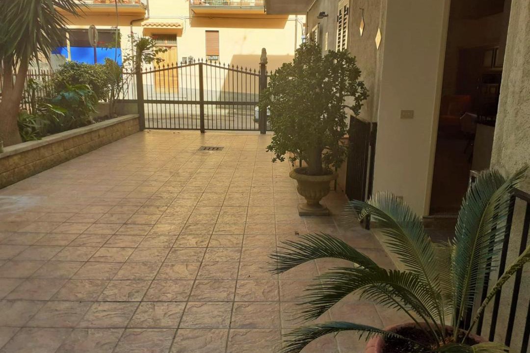 Photo of Patio Balcony in Capri Leone