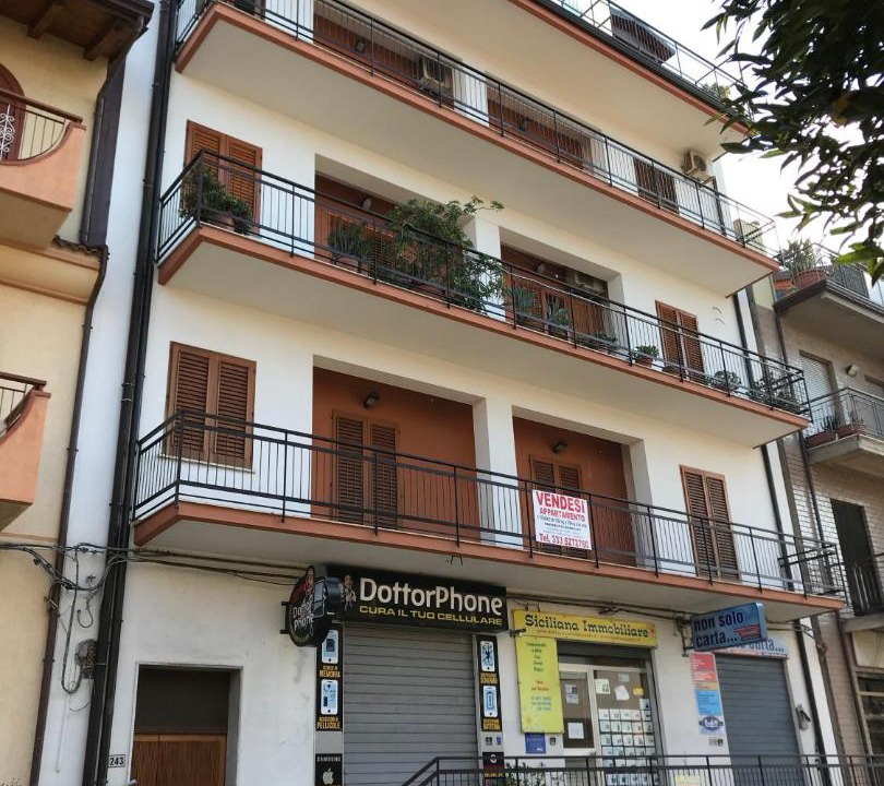 Photo of Others in Capri Leone