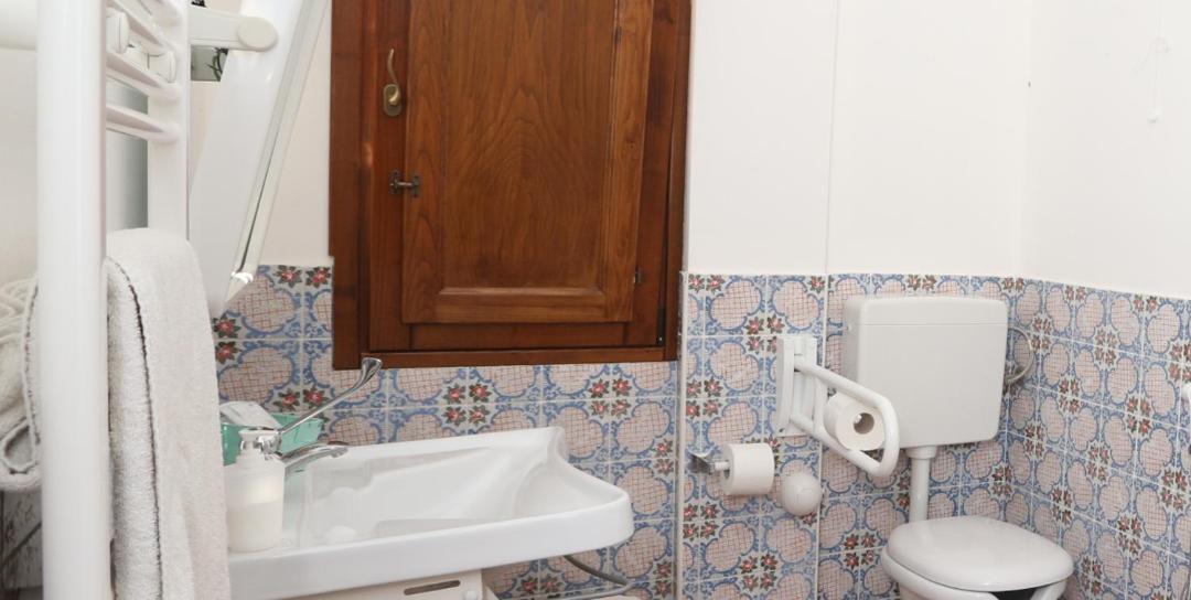 Photo of Bathroom in Lascari