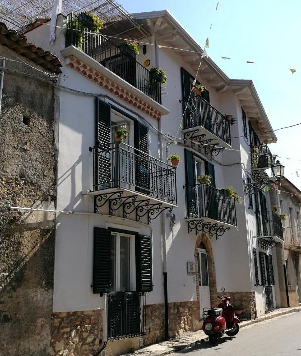 Photo of Others in Capri Leone