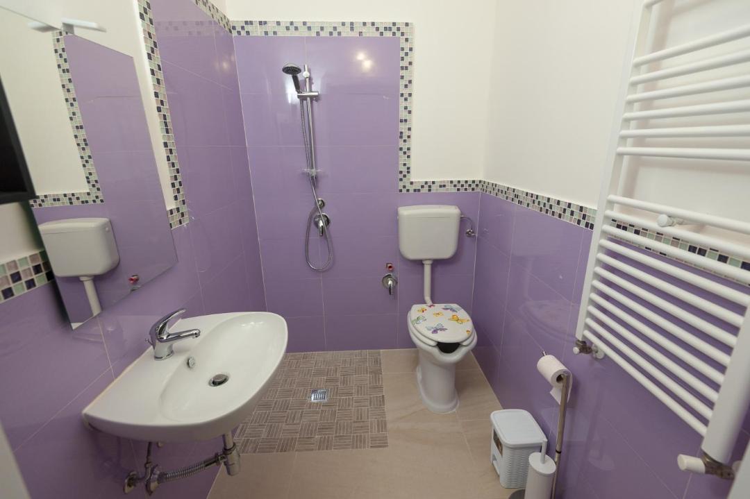 Photo of Bathroom in Tiche