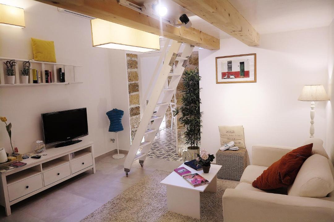 Photo of Livingroom in Ruggero Settimo