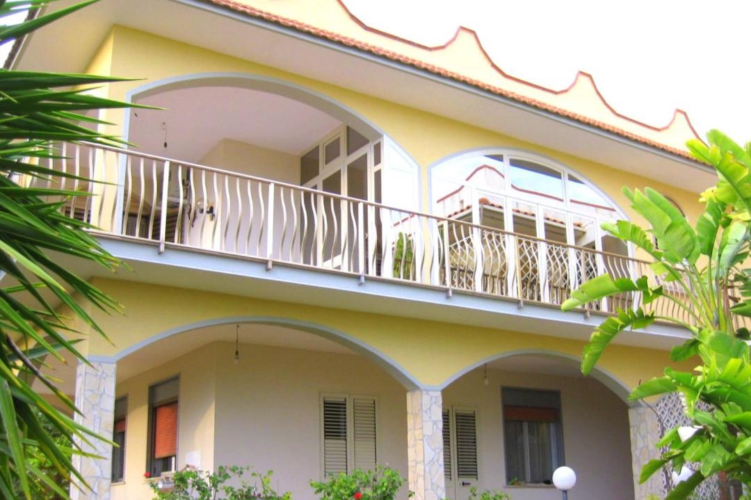 Photo of Buildings in Gallina