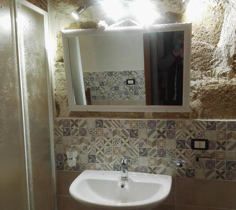 Photo of Bathroom in Avola