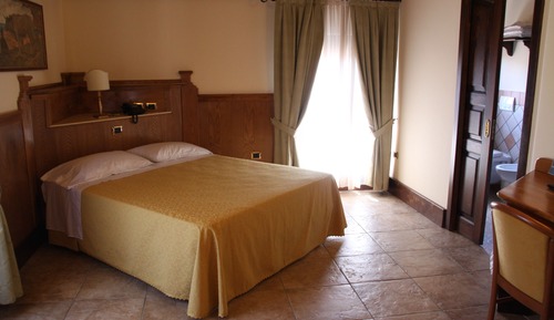 Suite, Jetted Tub