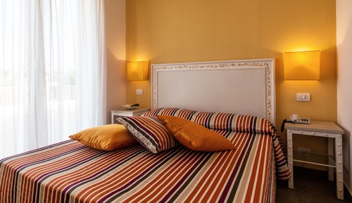Comfort Room, Balcony