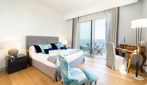Junior Studio Suite, 1 King Bed, Hot Tub, Sea View