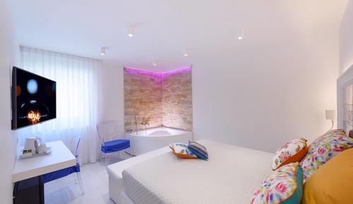 Deluxe Double Room (Adults Only)
