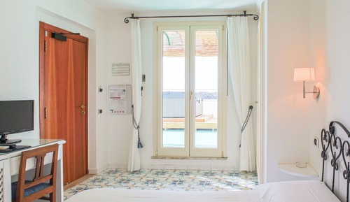 Deluxe Room (External Jacuzzi)