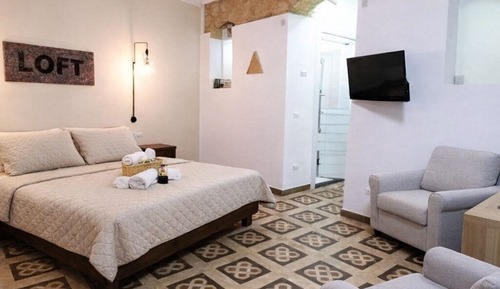 Romantic Studio Suite, Hot Tub, Ground Floor