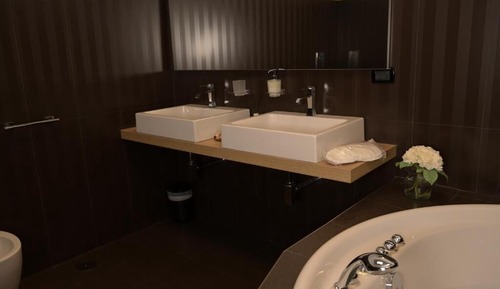 Suite, 1 King Bed, Balcony, City View