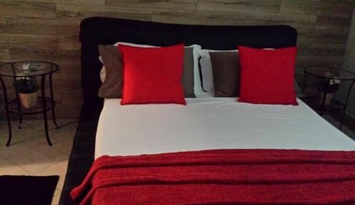Deluxe Suite, Garden View