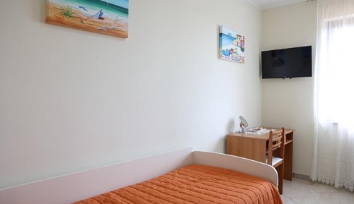 Single Room, Hill View