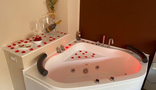Suite, Balcony, City View