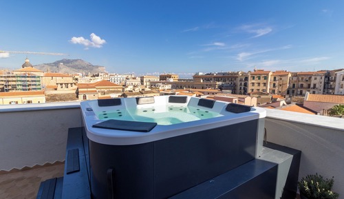 Panoramic Room, City View