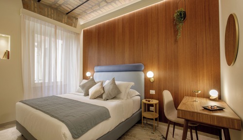 Deluxe Suite, 1 King Bed with Sofa bed, Kitchenette, Courtyard View