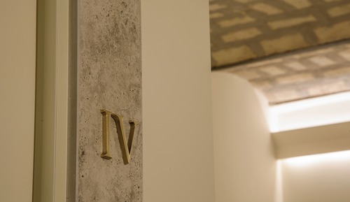 Senior Double Room, 1 Queen Bed, Private Bathroom, Courtyard View