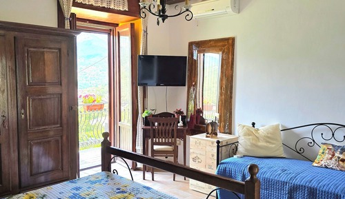 Luxury Quadruple Room, Balcony, Hill View