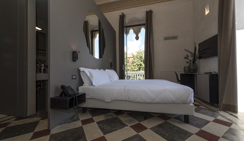 Deluxe Room, Balcony