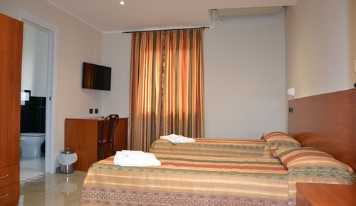 Classic Twin Room, Ensuite, Courtyard View