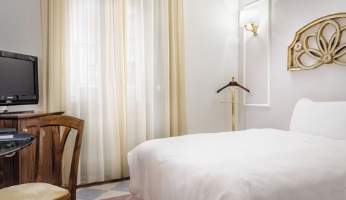 Double Room Single Use (with French Bed)