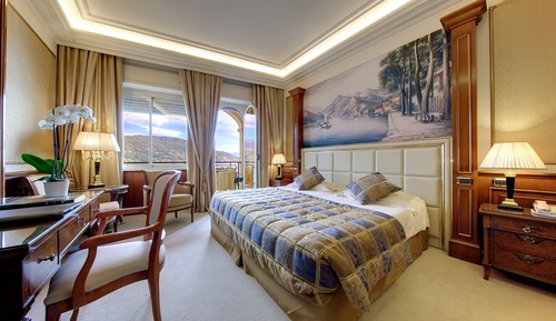CLASSIC double room, with lake view or partial lake/pool view