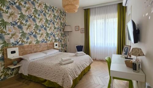 Deluxe Room (2 Adults + 1 Child)