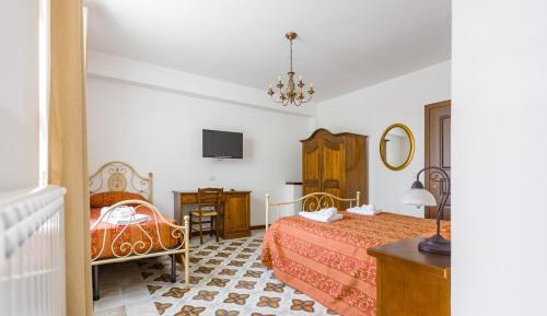 One-Bedroom Apartment with Garden