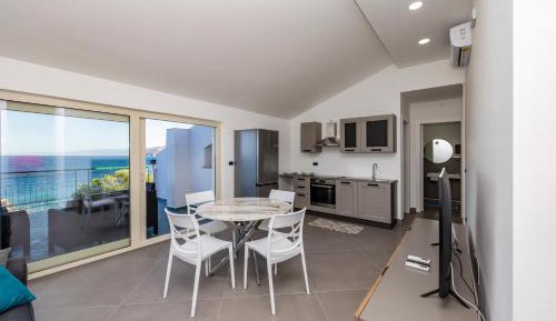 Two-Bedroom Deluxe Apartment with Ocean View