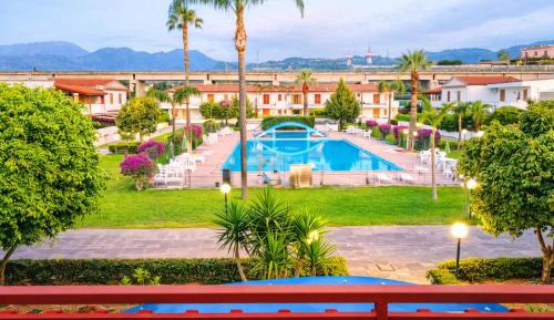 Apartment with Pool View 