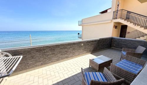 Deluxe Double Room with Balcony and Sea View